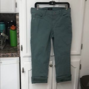 NYDJ DAYLA wide cuff capris size 6